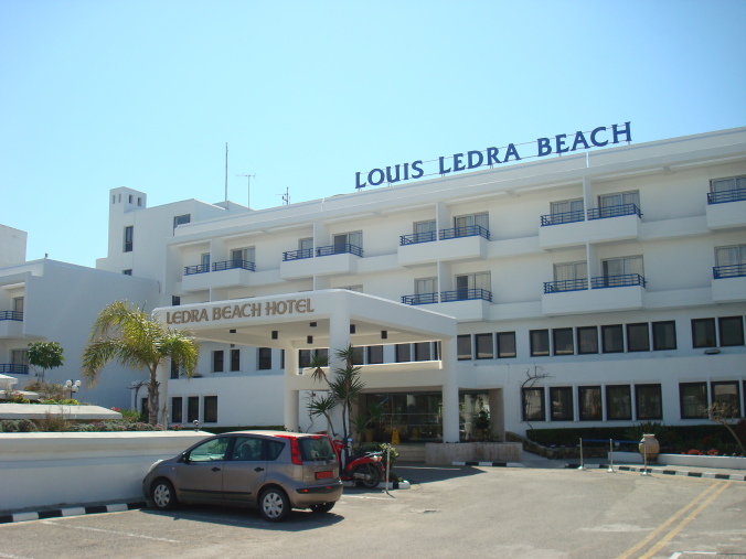 201104_Paphos_Ledra_Beach_Coral__16_-1