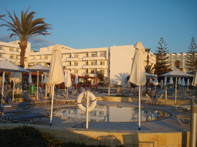 201104_Paphos_Ledra_Beach_Coral__22_-1