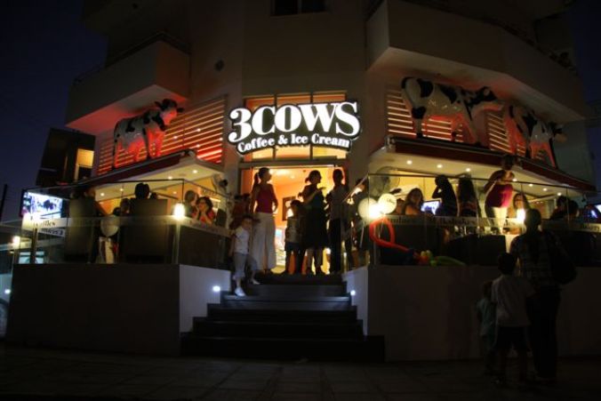 3 Cows Cafe Latsia